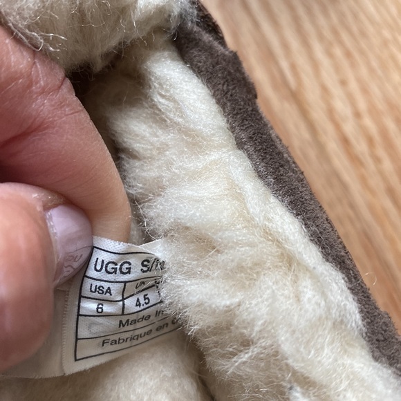 Ugg slippers Size 6 - Picture 3 of 6